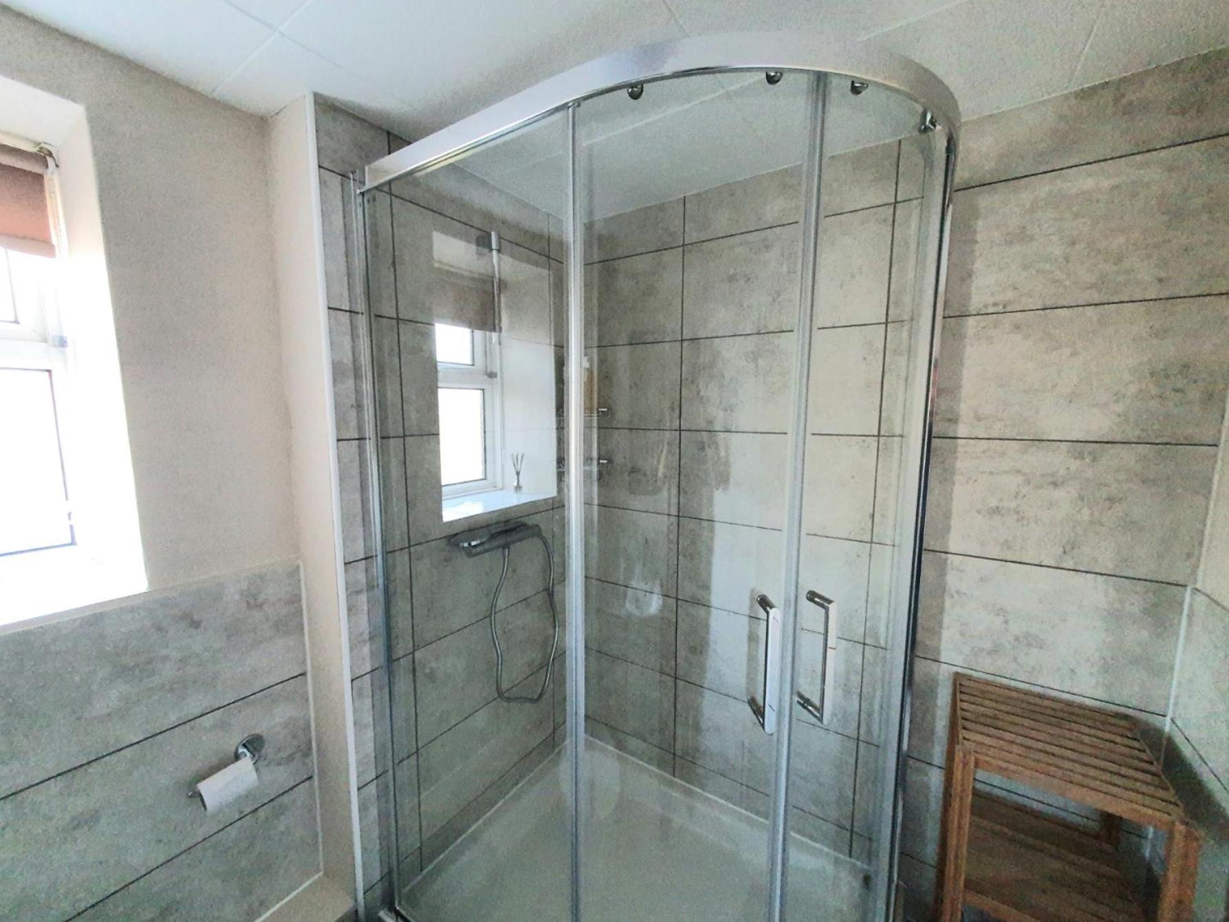 Wentworth Apartment With 2 Bedrooms, Superfast Wi-Fi And Parking Ситингбърн Екстериор снимка