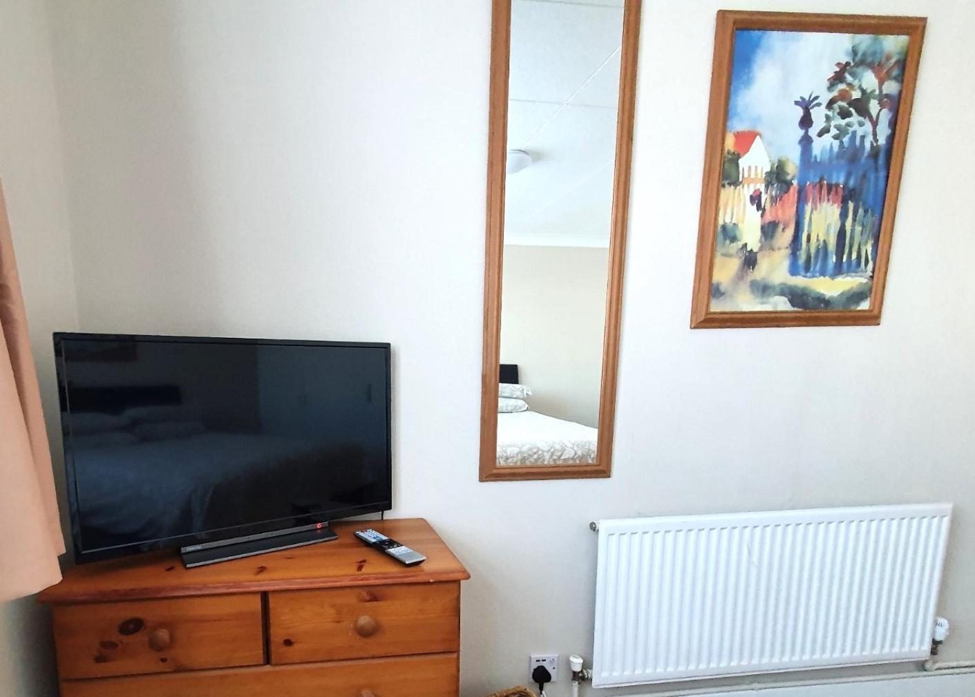 Wentworth Apartment With 2 Bedrooms, Superfast Wi-Fi And Parking Ситингбърн Екстериор снимка
